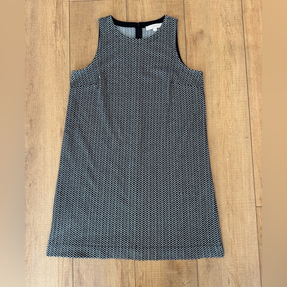 LOFT Black & White Chevron Sleeveless Shift Dress Size Large Professional Wear